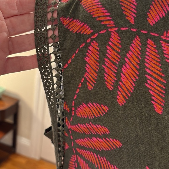 A New Day Green and Pink Tropical Print Women's Sleeveless Top. Size M - Picture 3 of 8